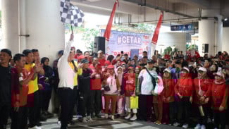 Rayakan Kemerdekaan, Warga Cisauk Nikmati Jalan Sehat dan Layanan SIM-SKCK Gratis