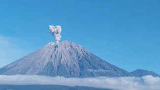 Gunung Semeru Erupsi Lima Kali, Kolom Abu Capai 1 Kilometer