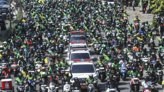 Momen Ribuan Pengemudi Ojol Iringi Pemakaman Affan Kurniawan, Korban Insiden Rantis Brimob