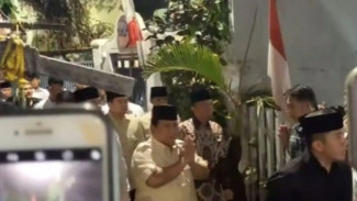 Presiden Prabowo Mendatangi Rumah Duka Driver Ojol Korban Insiden Unjuk Rasa di Jakarta