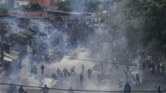 Gas Air Mata: Kandungan, Efek Samping, dan Cara Penanganannya