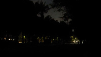 Bentrokan Mako Brimob Kwitang Berlanjut Hingga Sabtu Malam, Jalanan Gelap Gulita