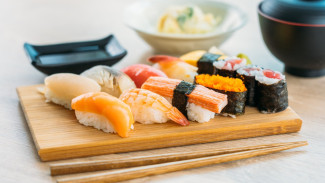 Modal Kecil, Untung Besar! Cara Memulai Kedai Sushi Kecil yang Laris Manis
