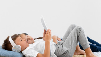 Anak Rebahan Terus? Ini Cara Bikin Mereka Produktif Tanpa Menjadi Toxic Parent