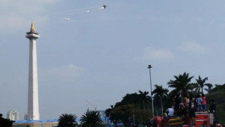 Atraksi Spektakuler Pesawat Tempur TNI AU Warnai Langit Monas Usai HUT TNI ke-80