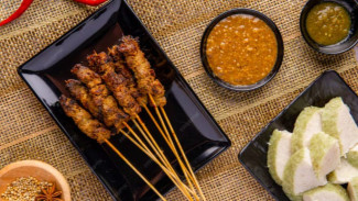 Peluang dan Modal Bisnis Sate: Usaha Kuliner yang Tak Pernah Sepi Peminat
