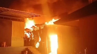 Kebakaran Gudang Ekspedisi di Cakung: Kerugian Capai Rp500 Juta, Diduga Akibat Korsleting Listrik