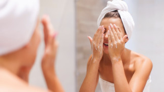 6 Manfaat Cuci Muka dengan Air Hangat, Rahasia Kulit Cerah dan Glowing Alami!