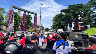 Tuntut Kenaikan UMK 2026 Sebesar 11 Persen, Ribuan Buruh Serbu Kantor Bupati Tangerang