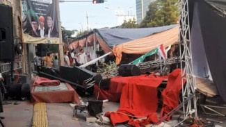 5 Fakta Insiden Mobil Tabrak Tenda Acara Maulid di Masjid Baitushobri Jakarta Barat