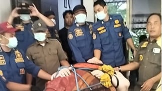 Video Detik-Detik Proses Evakuasi Pria Obesitas di Ciledug oleh Damkar dan BPBD Kota Tangerang