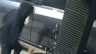Driver Taksi Online Diduga Curi Sepeda di Pondok Aren, Terekam CCTV