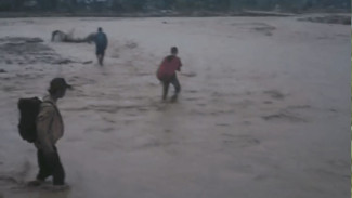 Relawan Ranita UIN Jakarta Berjalan Kaki 55 Kilometer untuk Salurkan Bantuan di Aceh