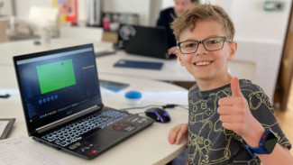 Inspirasi Anak Muda: Anak Berumur 11 Tahun Pecahkan Rekor Kreator Game Termuda di Dunia
