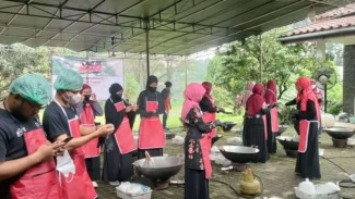 IPB Gandeng Pelajar dan Mahasiswa Minang Produksi Satu Ton Rendang untuk Korban Bencana di Sumatera