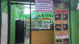 Warteg Dekat UIN Ciputat Bagikan Makan Gratis untuk Mahasiswa Berasal Aceh dan Sumatra