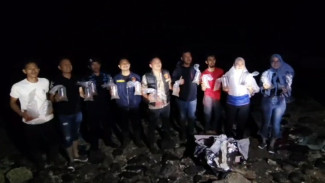 Puluhan Ribu Benih Lobster Pasir Dilepasliarkan di Pantai Carita