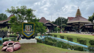 Awal Tahun 2026, Ribuan Pengunjung Habiskan Liburan di TMII
