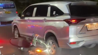 Video Mobil Lawan Arah di Caman Bekasi Berujung Kena Amuk Massa
