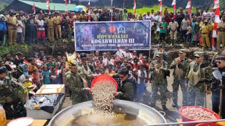 Peringati Hari Gizi Nasional, Kogabwilhan III Gelar Dapur Rakyat Bersama Bobon Santoso di Papua Pegunungan