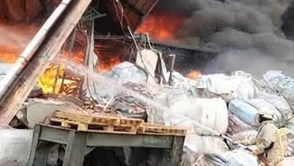 Kebakaran Hebat Landa Pabrik di Cikupa Tangerang, 9 Mobil Damkar Dikerahkan