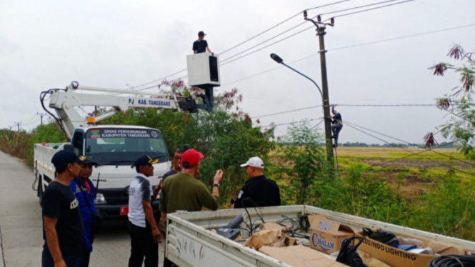 Pemasangan Penerangan Jalan Umum (PJU) di Kabupaten Tangerang.