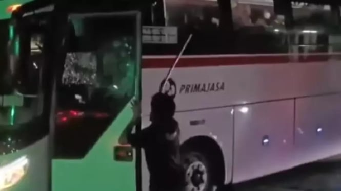 Kronologi Pengamen Rusak Bus Primajasa