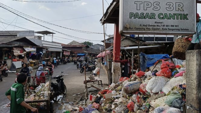 TPS 3R Pasar Cantik di Pasar Ciputat, Tangerang Selatan.