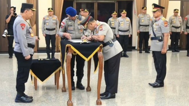 Polri Gelar Upacara Kenaikan Pangkat untuk 49 Perwira Tinggi