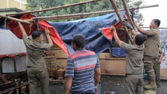 Pasar Anyar Tangerang Siap Beroperasi, Lapak Relokasi Dibersihkan
