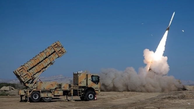 Sistem pertahanan udara Bavar-373 militer Iran.