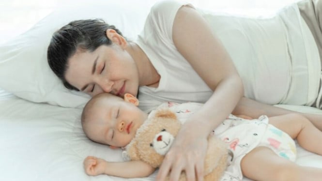 Ilustrasi ibu dan bayi (freepik.com)
