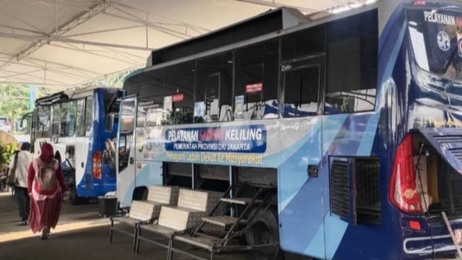 Samsat Keliling Jakarta Selatan di halaman Polda Metro Jaya. (ANTARA)