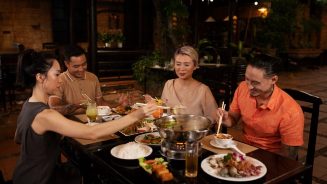 Ilustrasi makan (freepik.com)