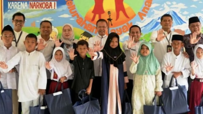 300 siswa di Jakbar menerima bantuan perlengkapan sekolah (ANTARA)
