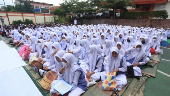 Sejumlah siswa MTs Negeri 19 Jakarta (ANTARA)