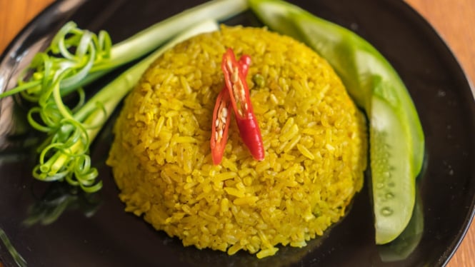 Ilustrasi nasi kuning (freepik.com)