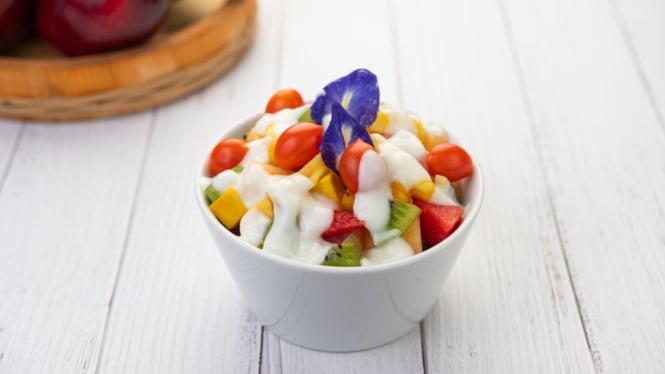 Ilustrasi salad buah (freepik.com)