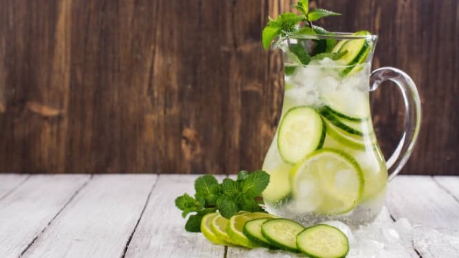 Infused water timun dan daun mint