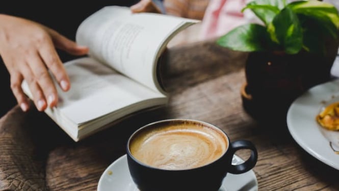 Ilustrasi book cafe