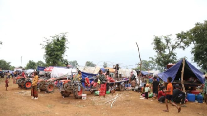 Warga Kamboja yang dievakuasi dari konflik perbatasan Kamboja-Thailand