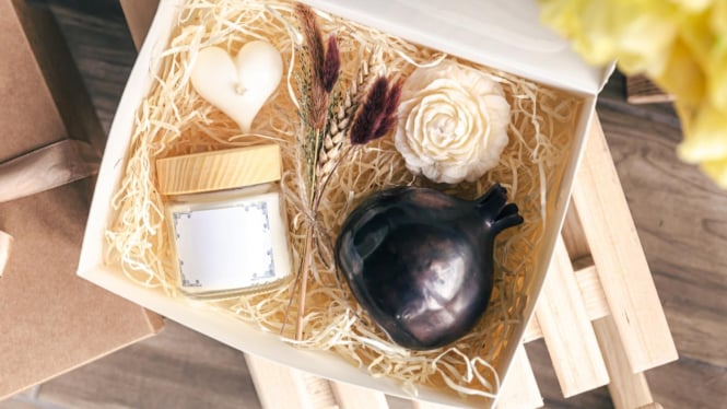 Ilustrasi hampers (freepik.com)