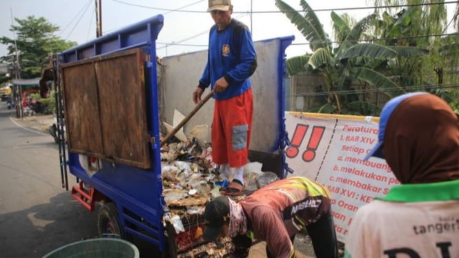 Aksi pengangkutan sampah di Ciledug (tangerangkota.go.id)