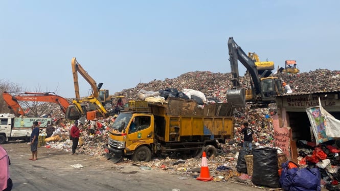 Tumpukan sampah yang menggunung