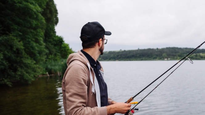 Ilustrasi memancing (freepik.com)