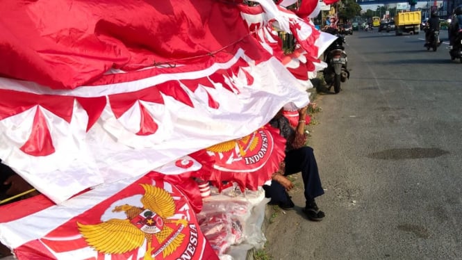Penjual Bendera Merah Putih di Tangerang.