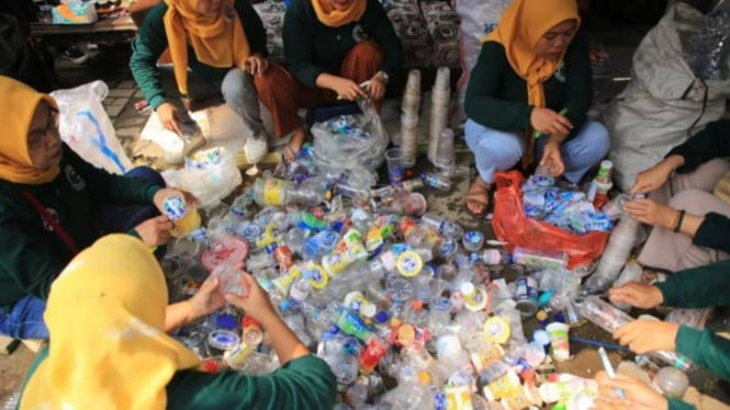 Bank Sampah Patung Rusa Karawaci