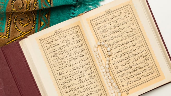 Ilustrasi Alquran (freepik.com)