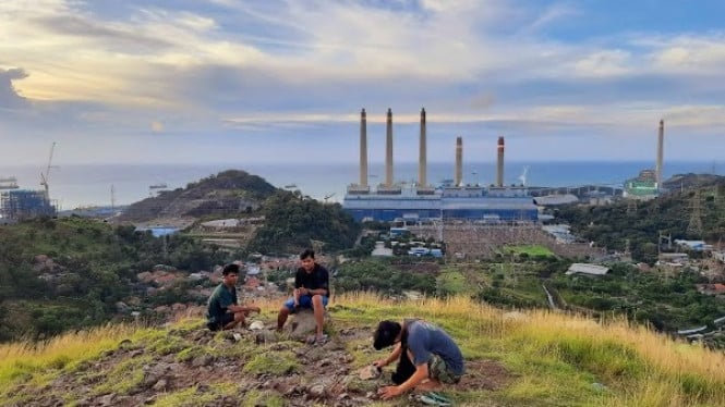 Bukit Teletubbies di Merak