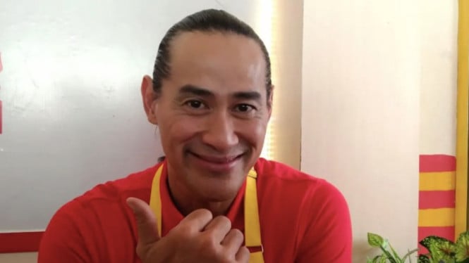 Ade Rai saat diwawancarai wartawan di Bali Sabtu (9/8/2025). (ANTARA)